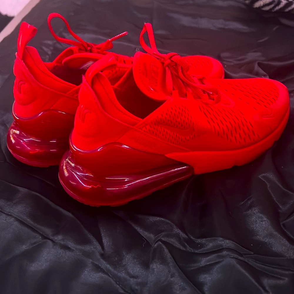 nike air max 270 all red size 7 y!!